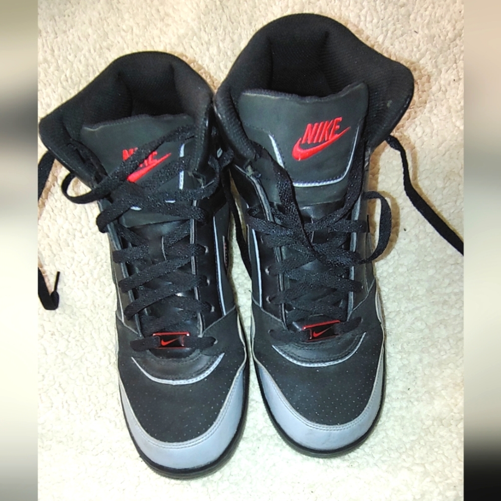 Vintage NIKE Hightops - Picture 3 of 9